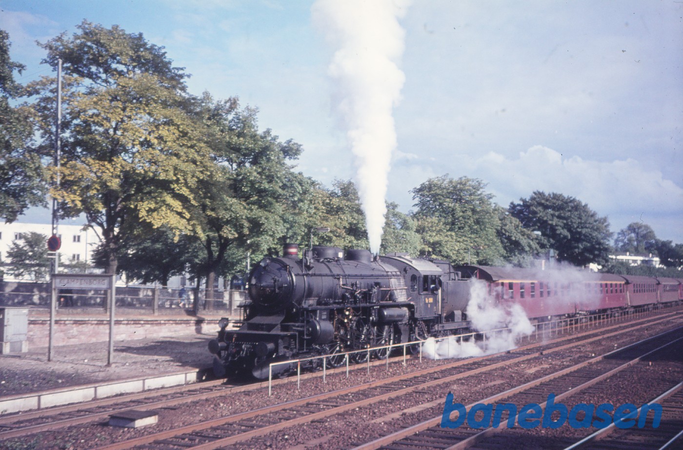 E 998 med persontog E 998 med persontog