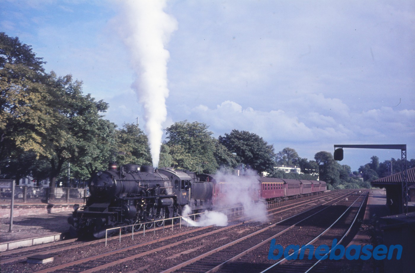 E 998 med persontog E 998 med persontog