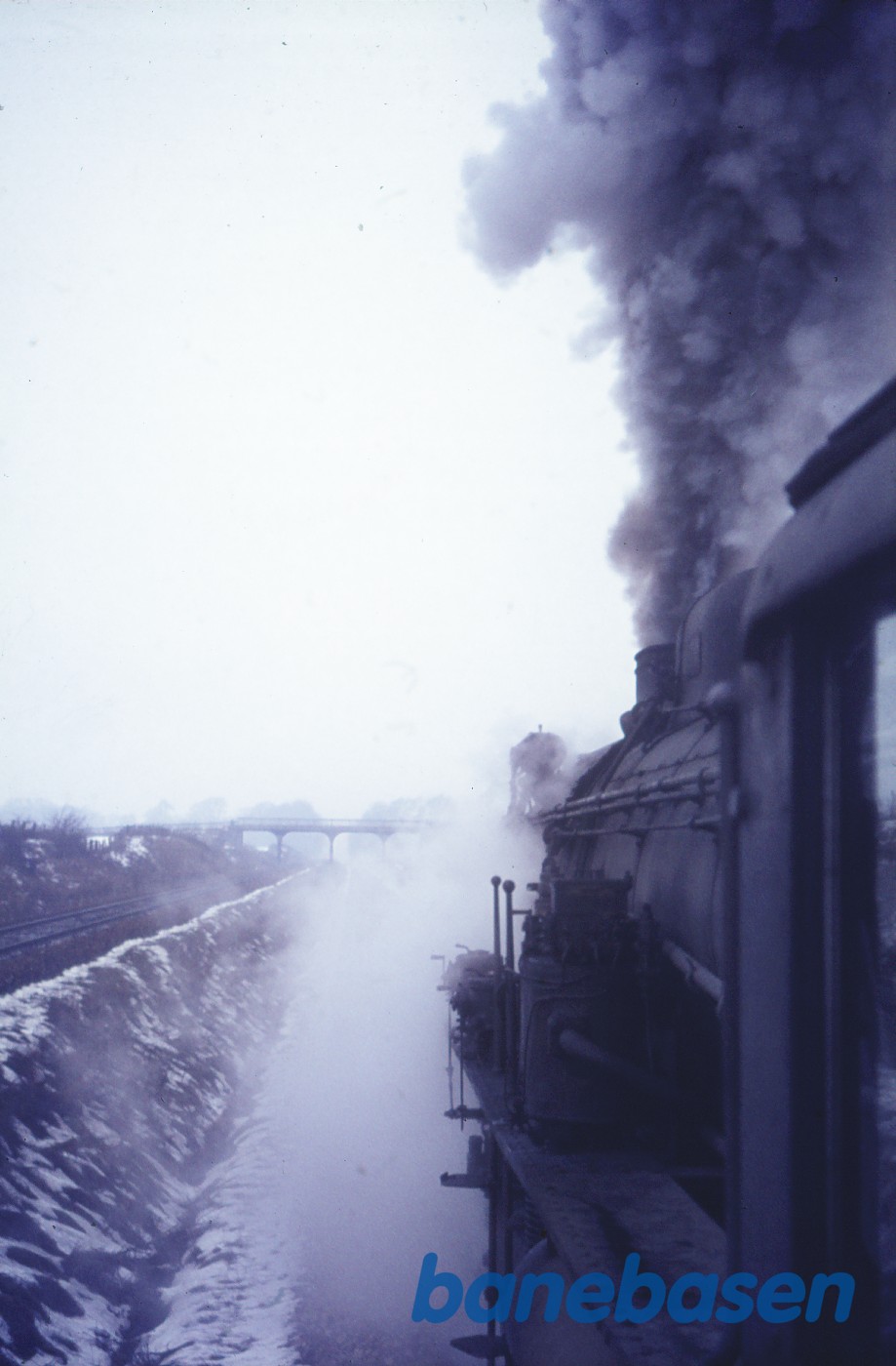 Vue fra fyrbøderens plads på E 980 med godstog mellem Nyborg og Odense Vue fra fyrbøderens plads på E 980 med godstog mellem Nyborg og Odense