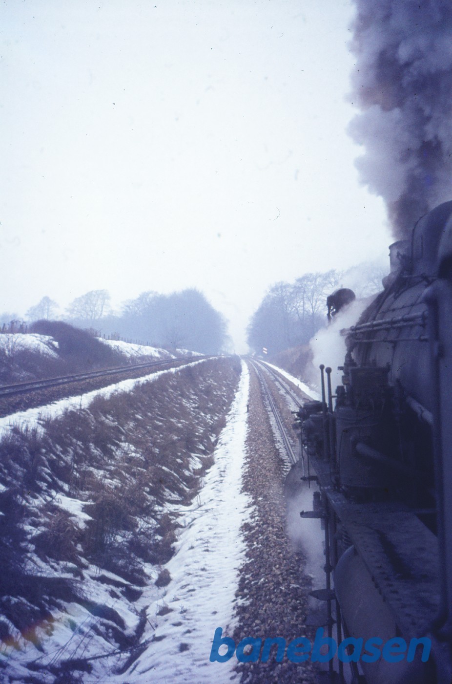 Vue fra fyrbøderens plads på E 980 med godstog mellem Nyborg og Odense Vue fra fyrbøderens plads på E 980 med godstog mellem Nyborg og Odense