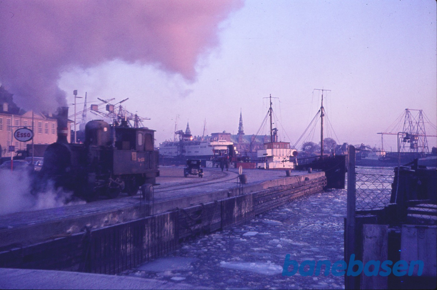 F 458 rangerer på havnebanen F 458 rangerer på havnebanen