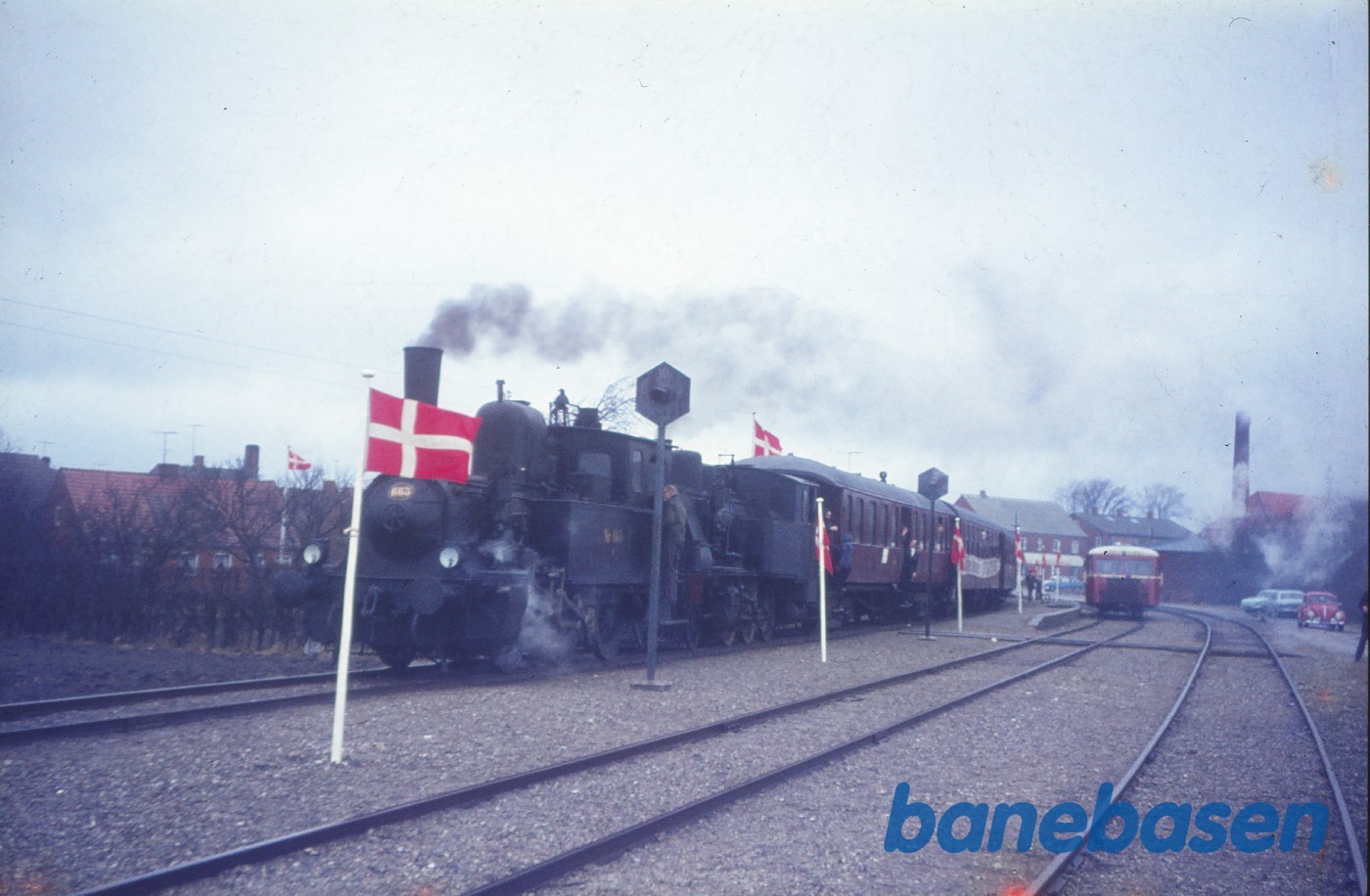 DSB F 665 + VLTJ nr. 5 med udflugtstog (afskedstur) på RHJ DSB F 665 + VLTJ nr. 5 med udflugtstog (afskedstur) på RHJ