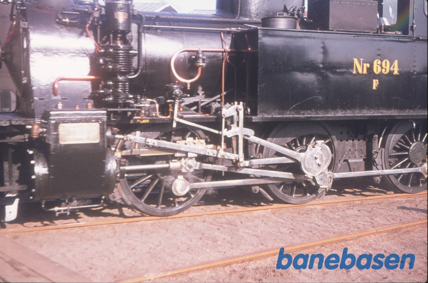 F 694, hjul og gangtøj, venstre side F 694, hjul og gangtøj, venstre side