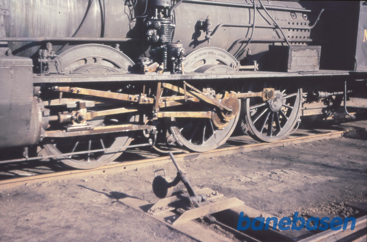 G 611, hjul og gangtøj, venstre side G 611, hjul og gangtøj, venstre side