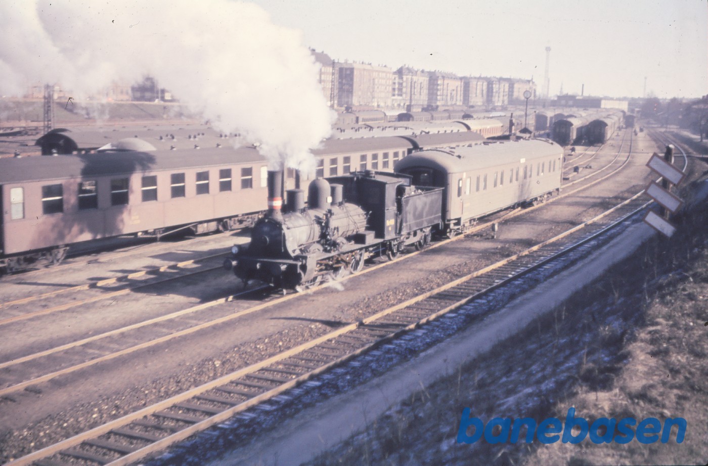 G 611 rangerer med SJ-sovevogn G 611 rangerer med SJ-sovevogn