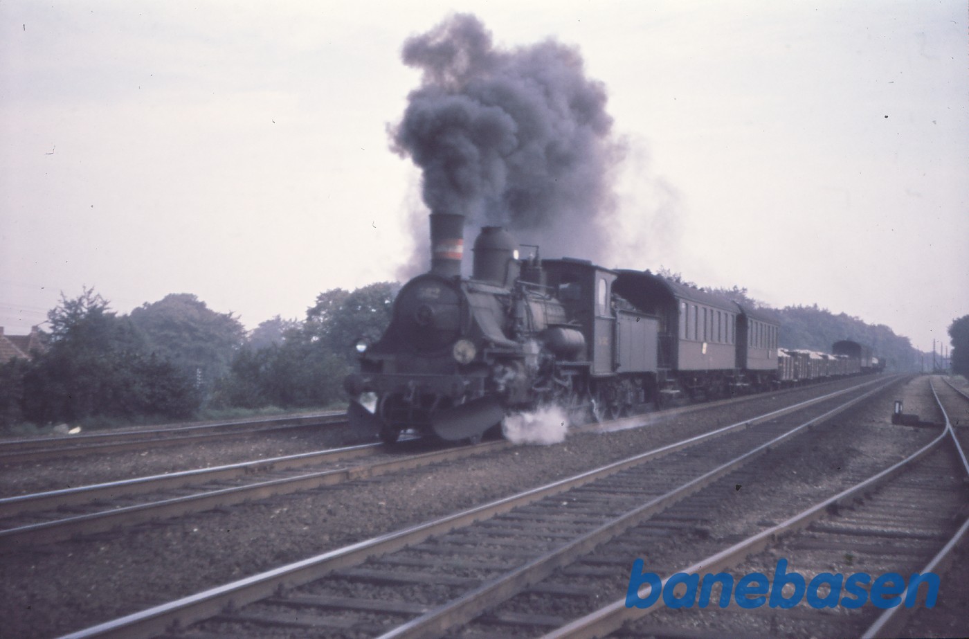 K 582 med ballasttog under indkørsel fra København K 582 med ballasttog under indkørsel fra København