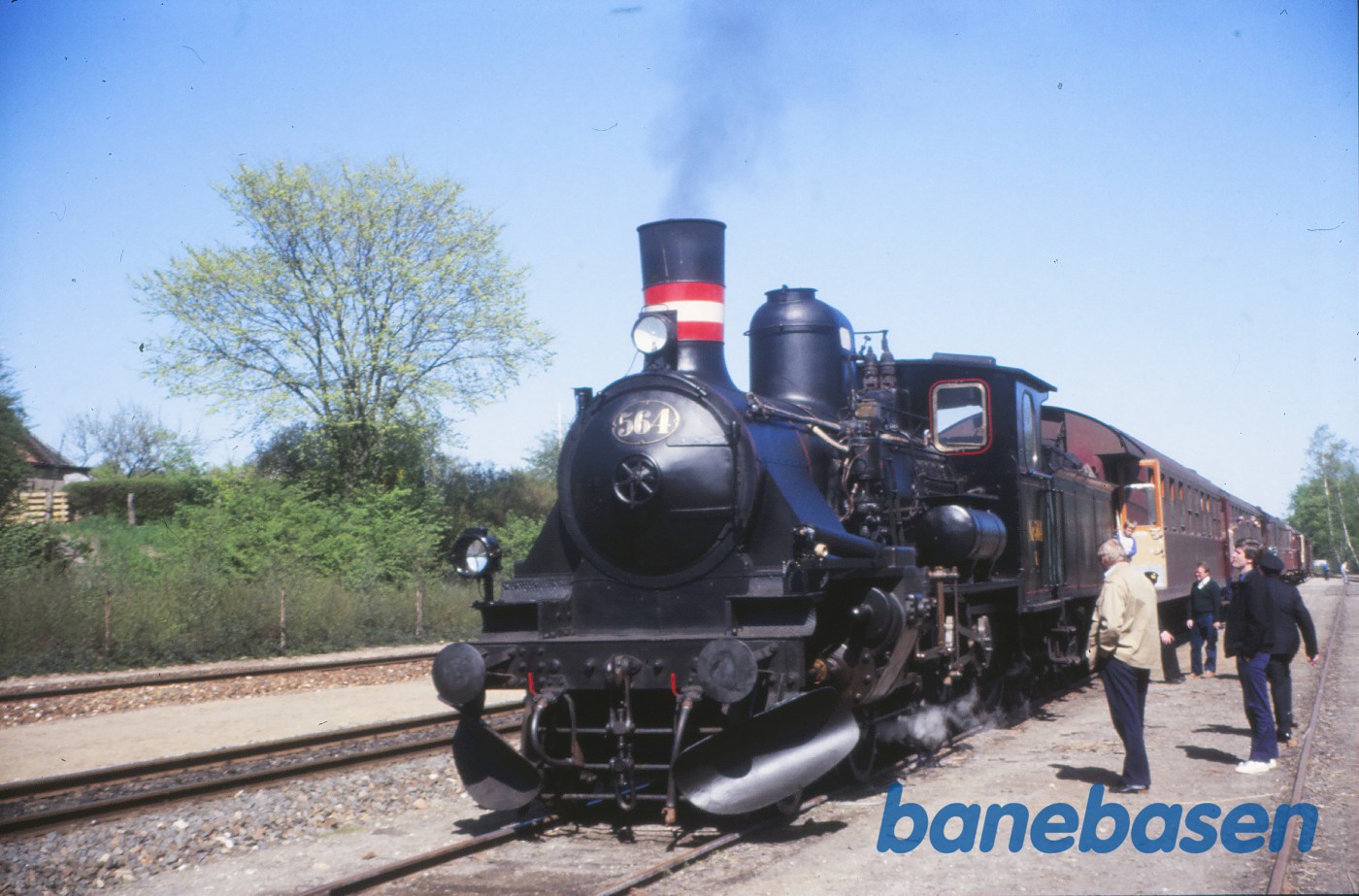 DSB K 564 med udflugtstog for SDDV DSB K 564 med udflugtstog for SDDV