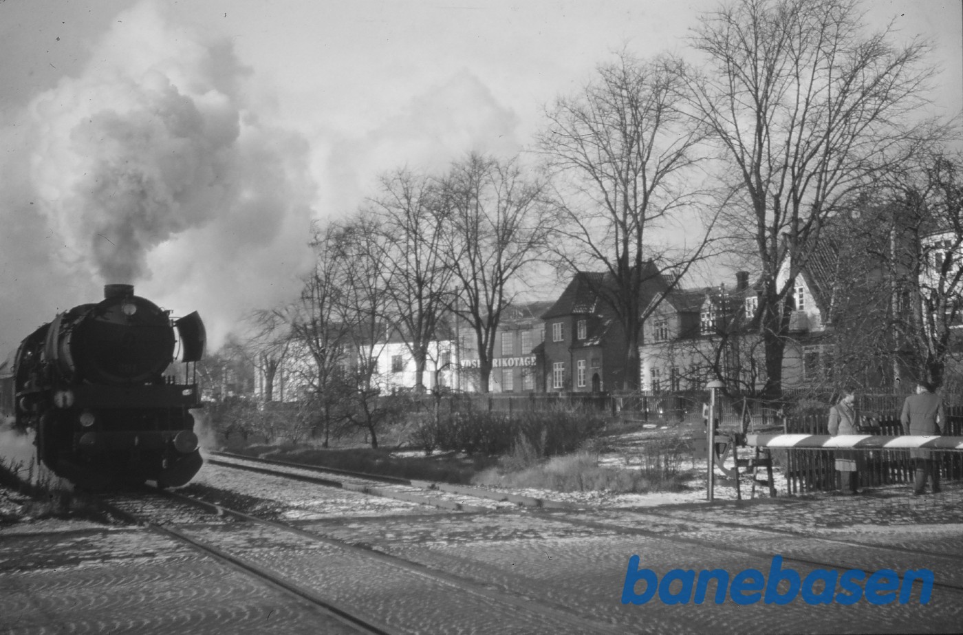 N 201 med brunkulstog under udkørsel N 201 med brunkulstog under udkørsel