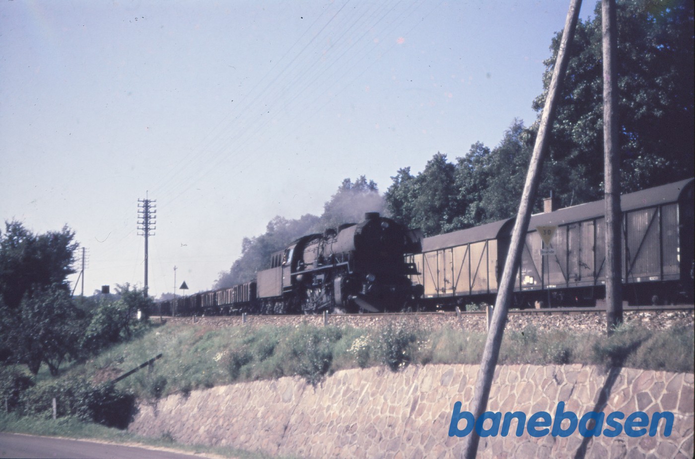 N 202 med brunkulstog under udkørsel mod Silkeborg N 202 med brunkulstog under udkørsel mod Silkeborg