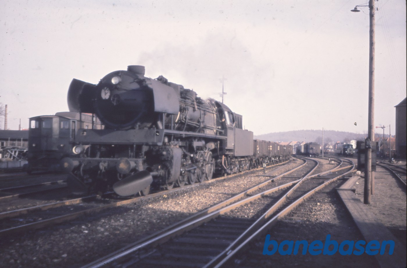 N 208 med tomt brunkulstog N 208 med tomt brunkulstog