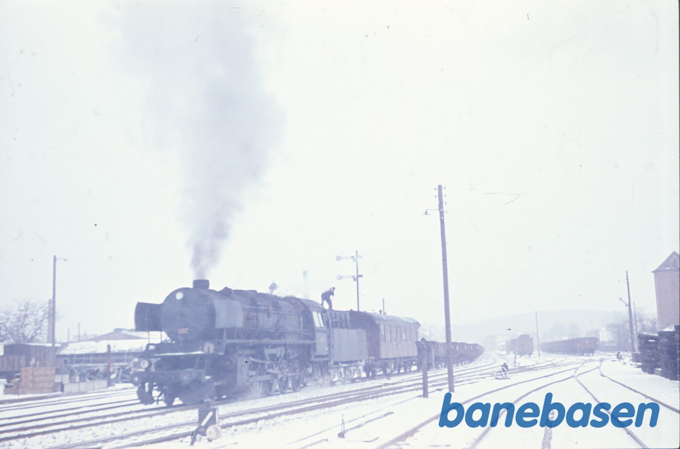 N 207 med tomt brunkulstog N 207 med tomt brunkulstog