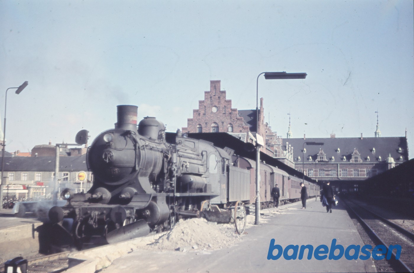 P 913 med tog 453 P 913 med tog 453