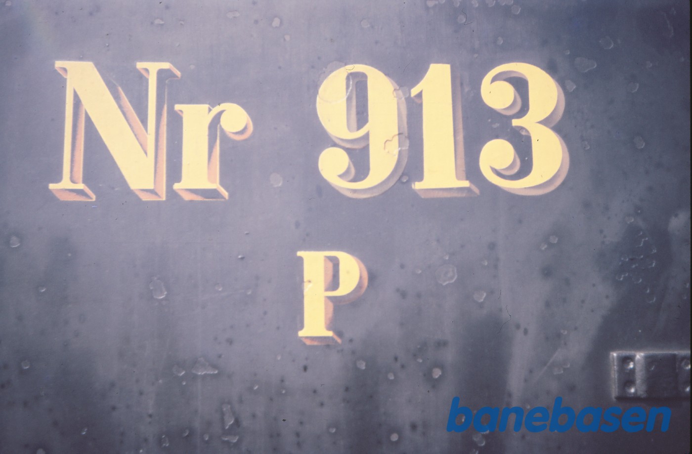 P 913, påskrift P 913, påskrift
