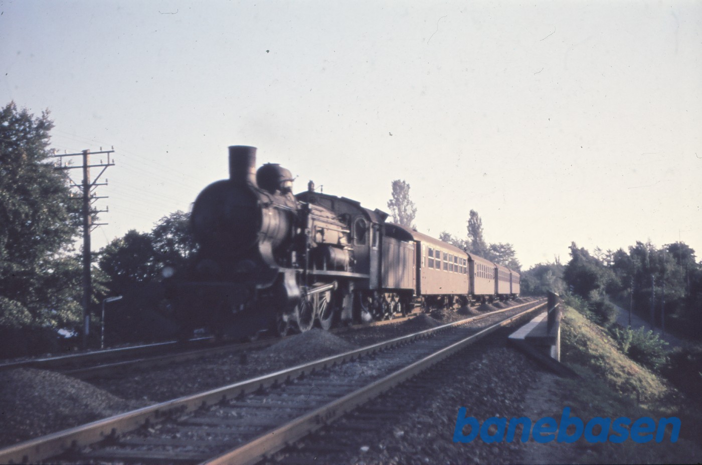 P-maskine med tog 453 på viadukten over Bøgebakken P-maskine med tog 453 på viadukten over Bøgebakken