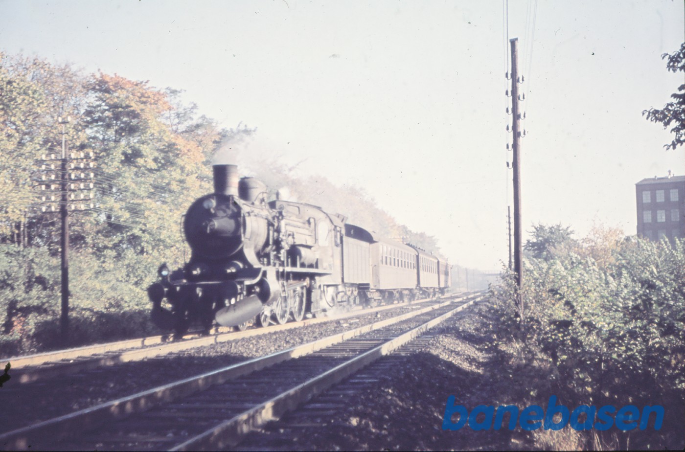 P-maskine med tog 227 under indkørsel P-maskine med tog 227 under indkørsel
