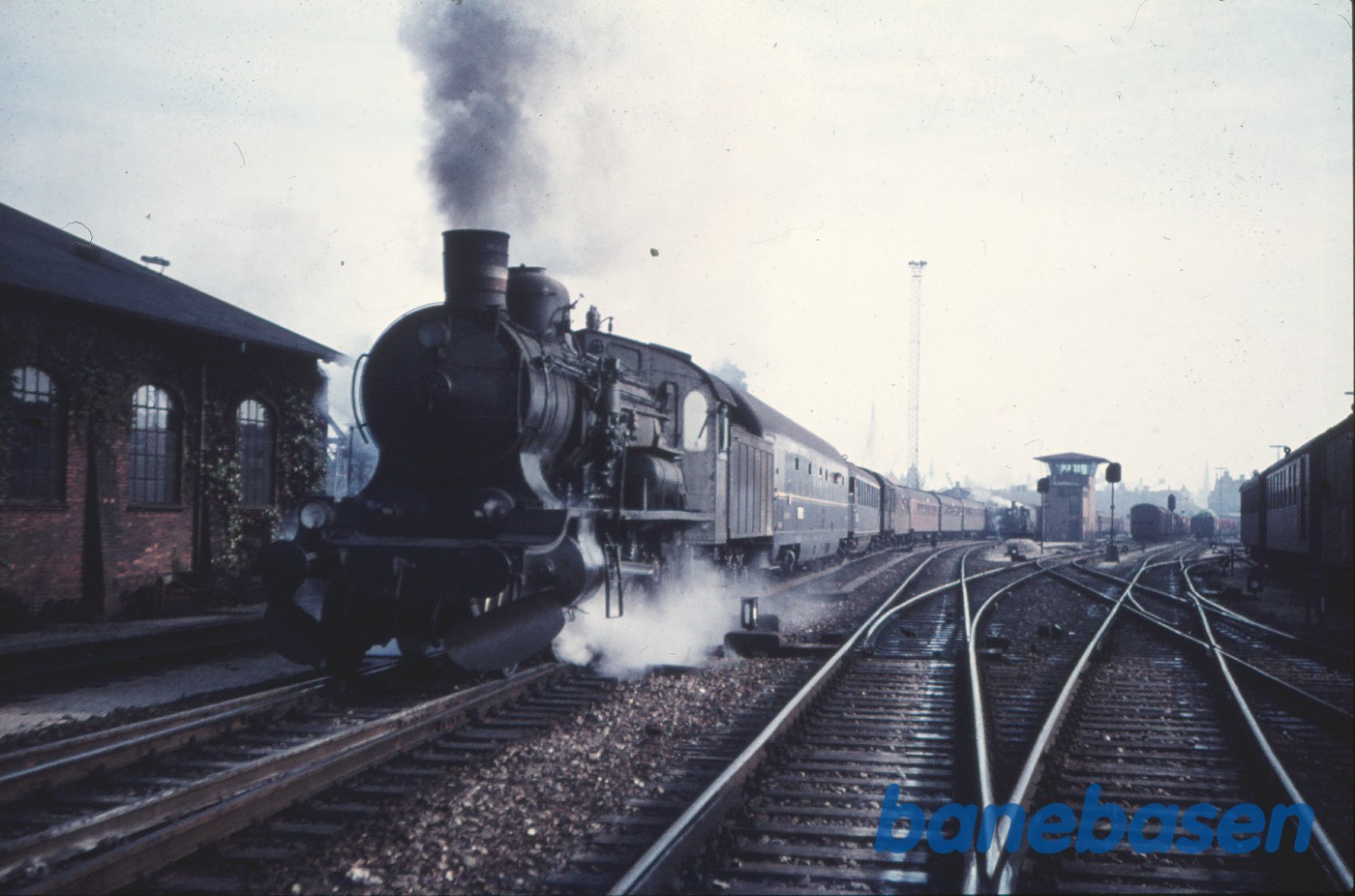 P-maskine med tog 402 under udkørsel P-maskine med tog 402 under udkørsel