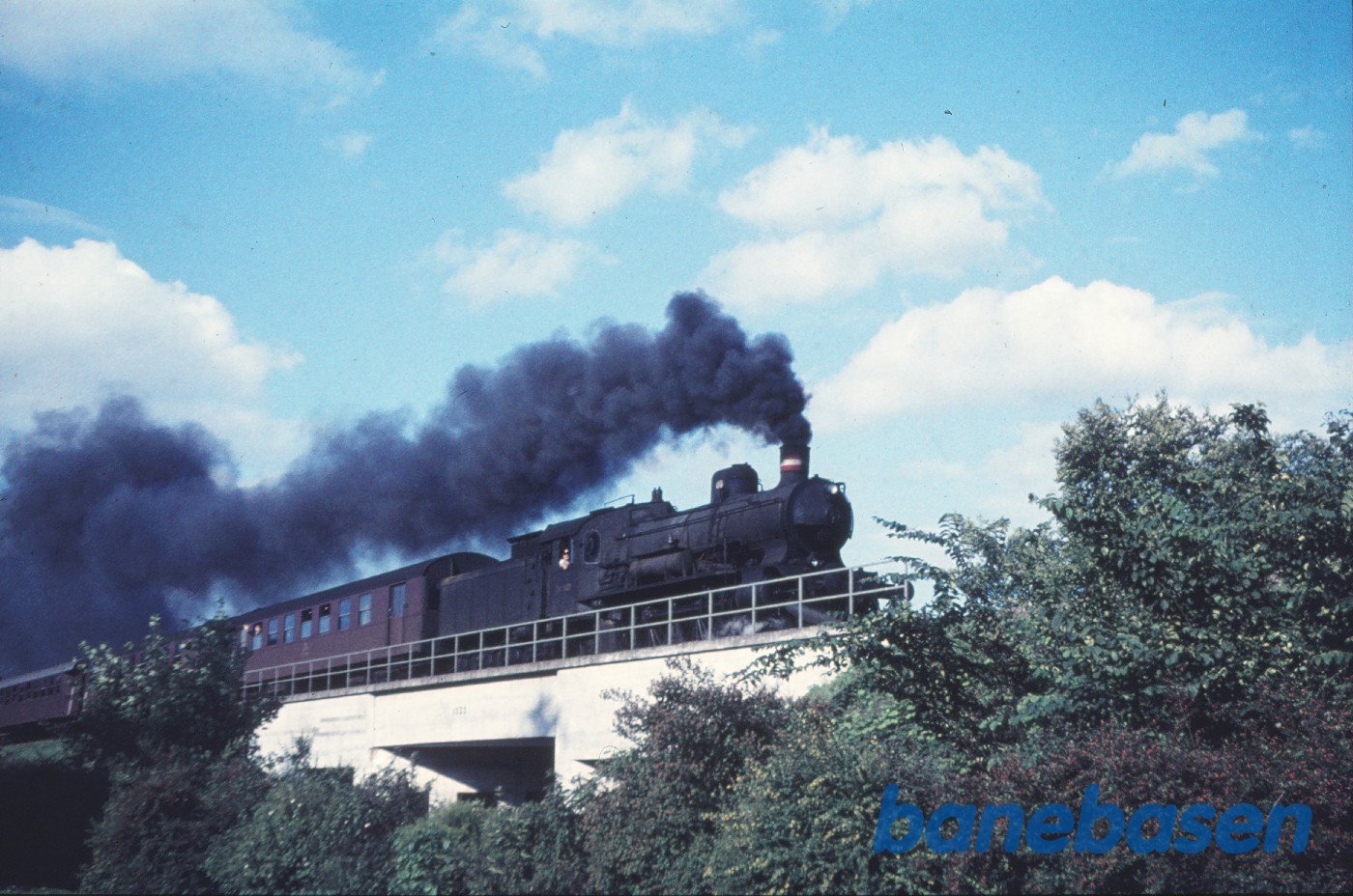 P 923 med tog 464 under udkørsel P 923 med tog 464 under udkørsel