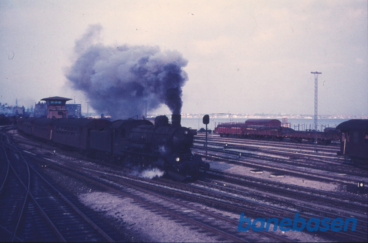 P-maskine med persontog under udkørsel P-maskine med persontog under udkørsel