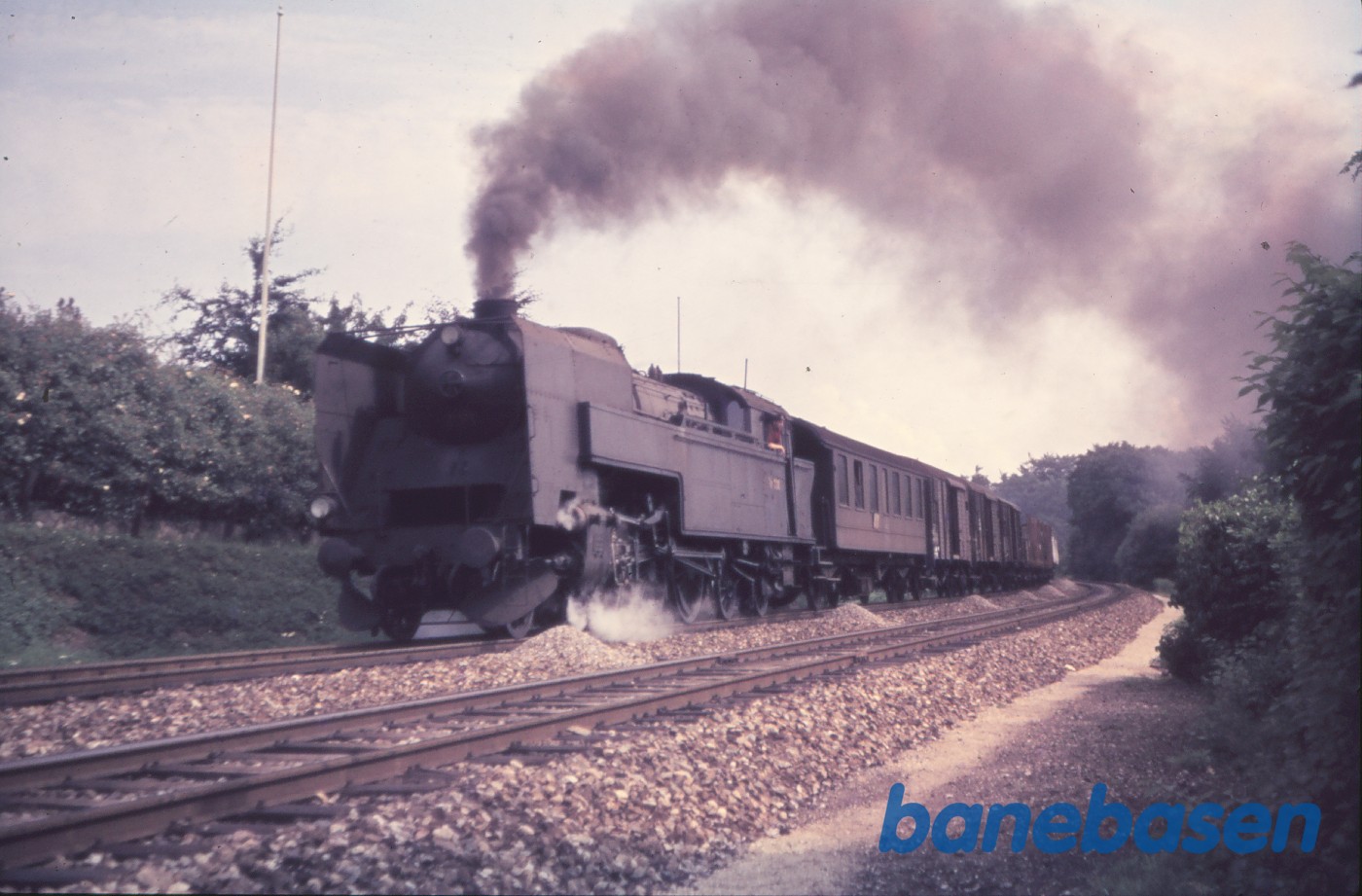 S-maskine med godstog på vej op ad Flynderborg-bakken S-maskine med godstog på vej op ad Flynderborg-bakken