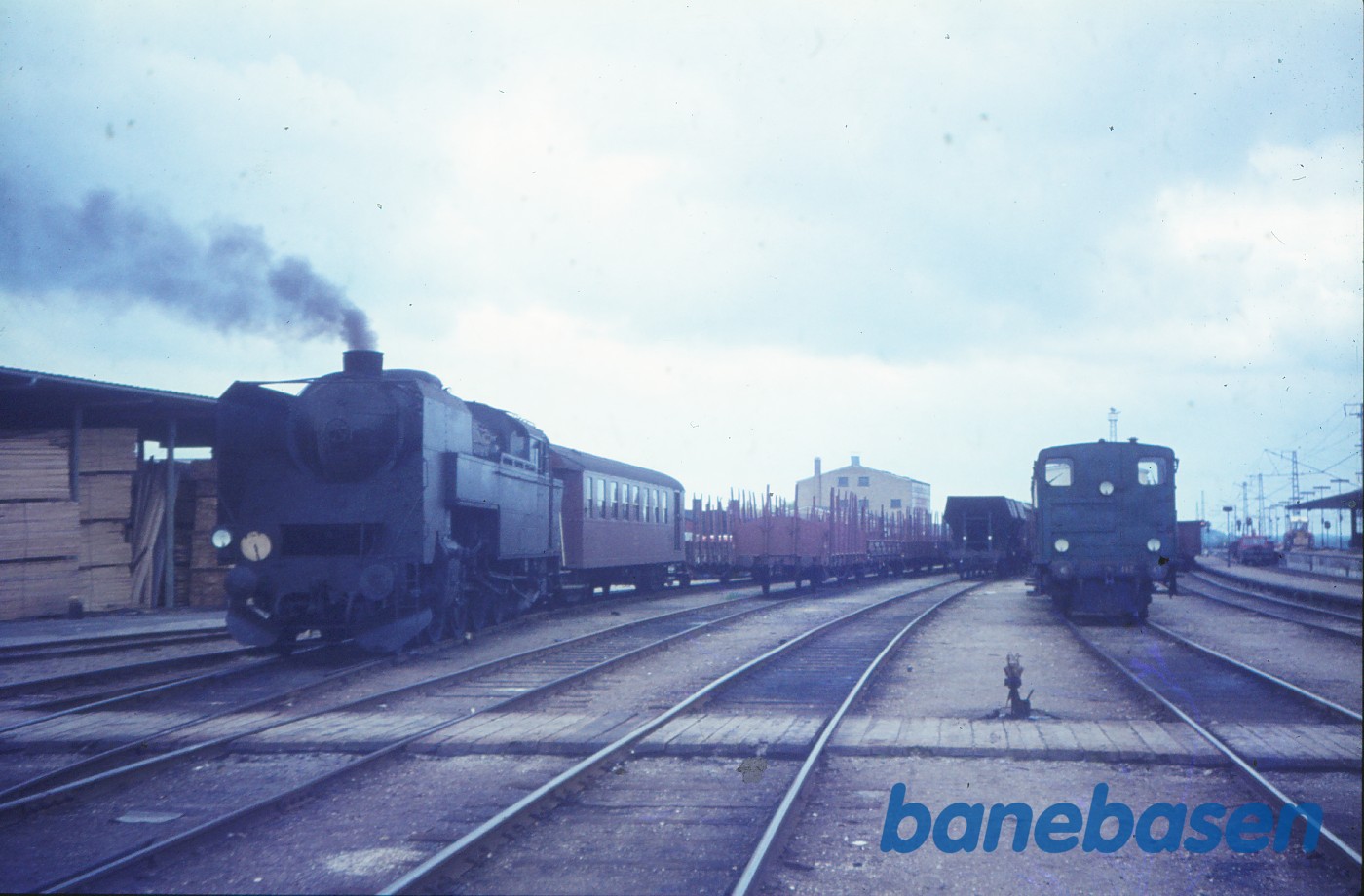 S 726 med godstog S 726 med godstog