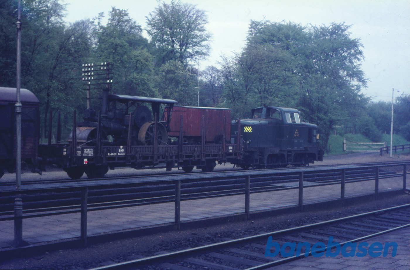 MH 3x7 med KS-vogn læsset med damptromle fra Aarhus Amts Vejvæsen (12 tons Aveling & Porter 1931) MH 3x7 med KS-vogn læsset med damptromle fra Aarhus Amts Vejvæsen (12 tons Aveling & Porter 1931)
