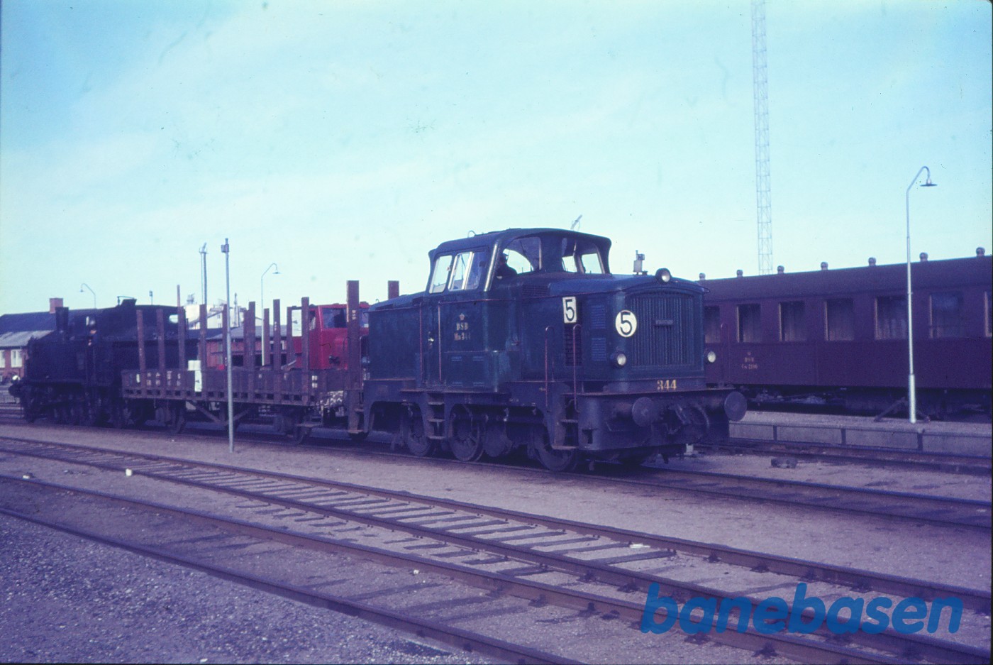 MH 344 + TF-vogn (med NFJ-skinnebil) + OKMJ 14 MH 344 + TF-vogn (med NFJ-skinnebil) + OKMJ 14