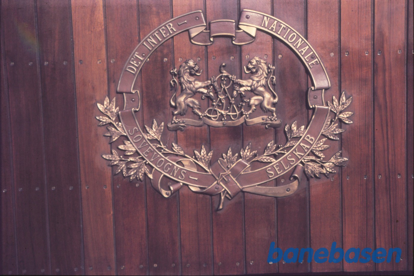 Våbenskjold på sovevogn M3 3010 Våbenskjold på sovevogn M3 3010