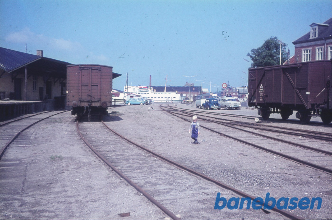 Spor ved pakhuset Spor ved pakhuset