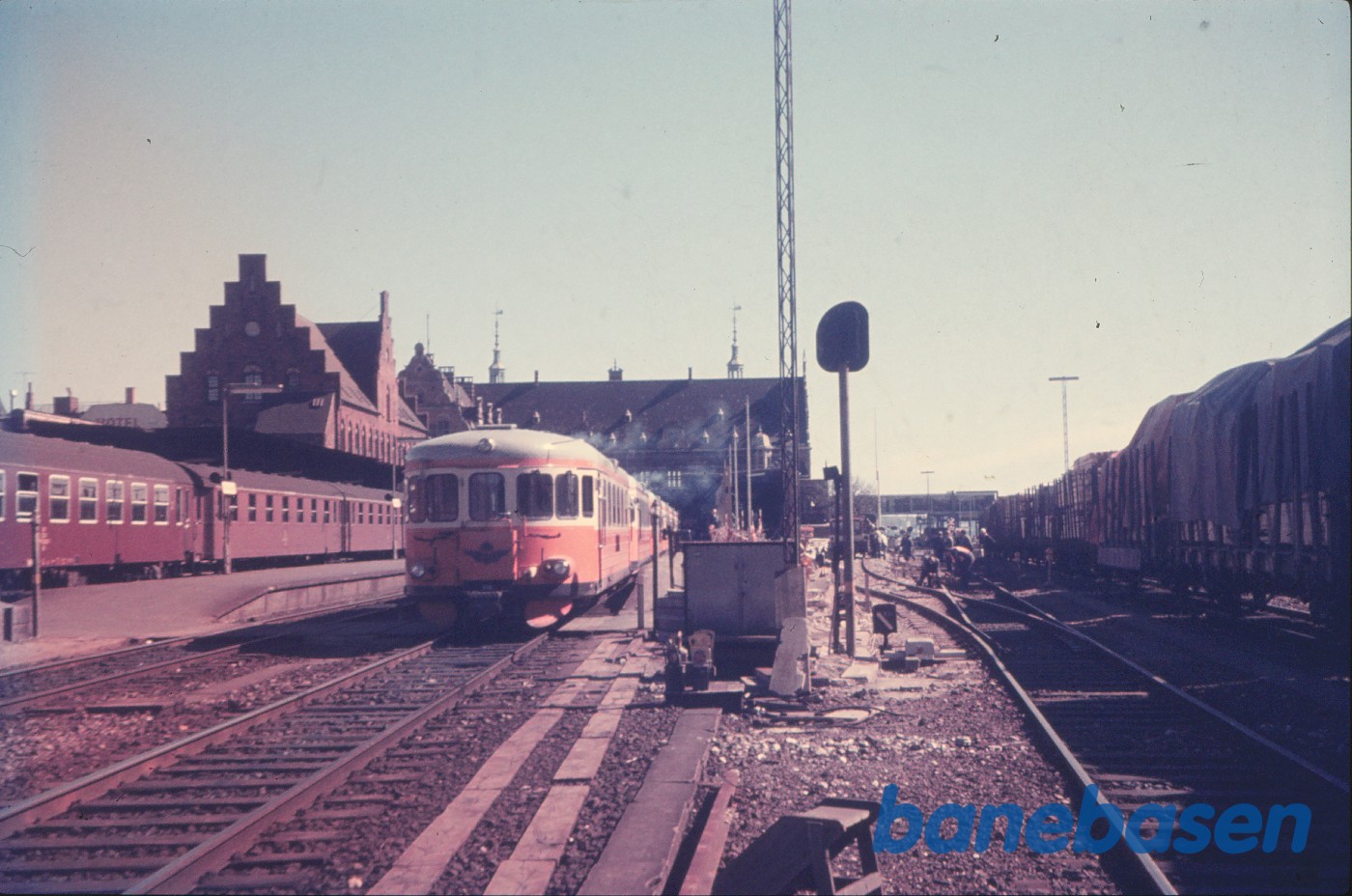 Helsingør station med svenske skinnebusser til VNJ og VLTJ Helsingør station med svenske skinnebusser til VNJ og VLTJ