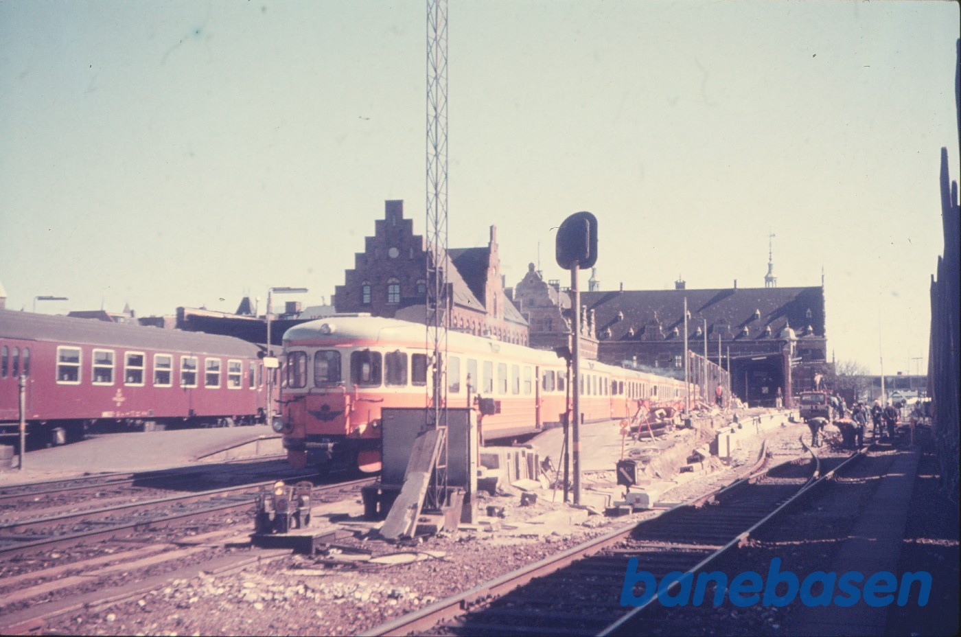 Helsingør station med svenske skinnebusser til VNJ og VLTJ Helsingør station med svenske skinnebusser til VNJ og VLTJ