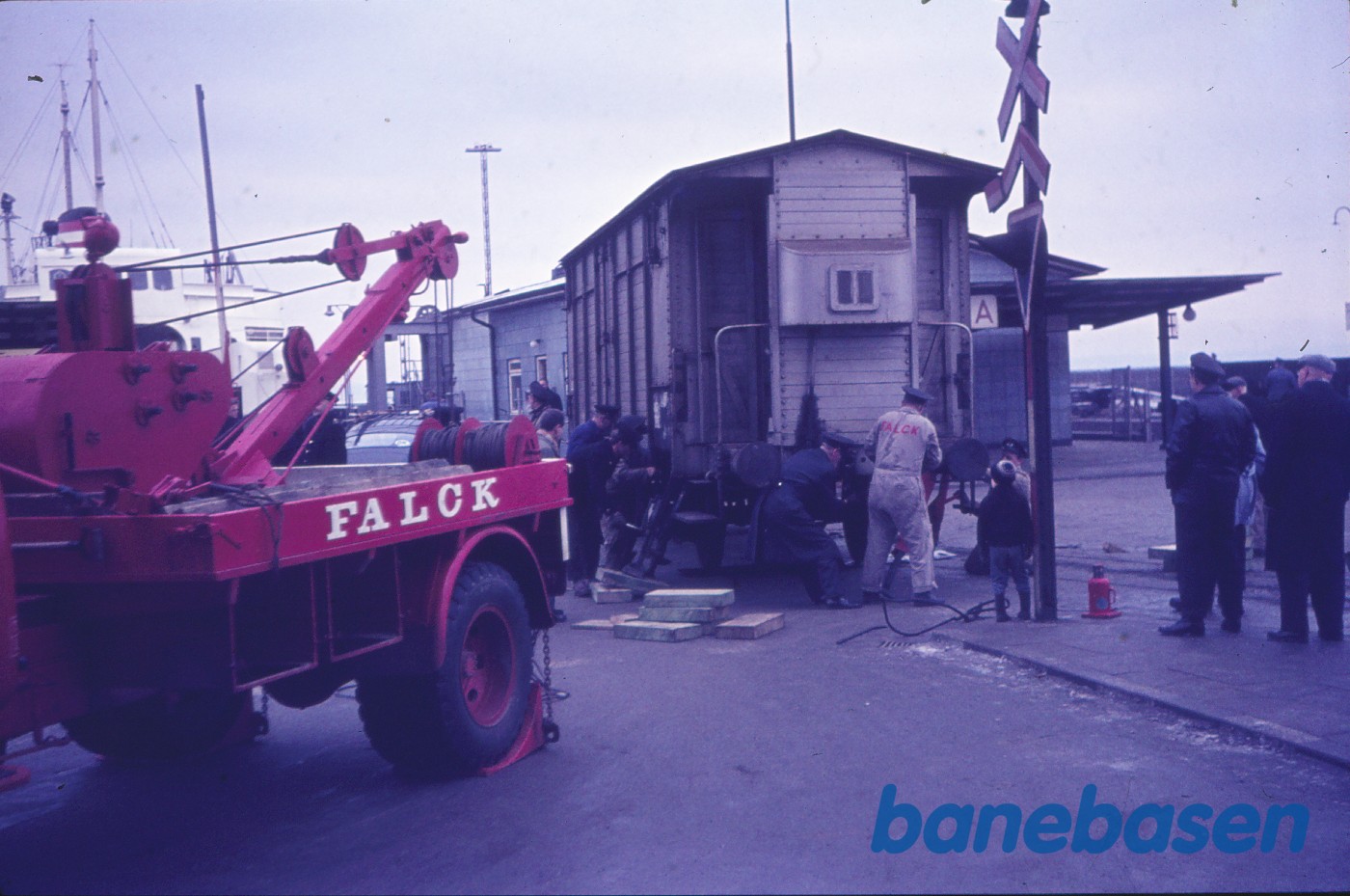 Lukket godsvogn FS Hg 303629 afsporet Lukket godsvogn FS Hg 303629 afsporet