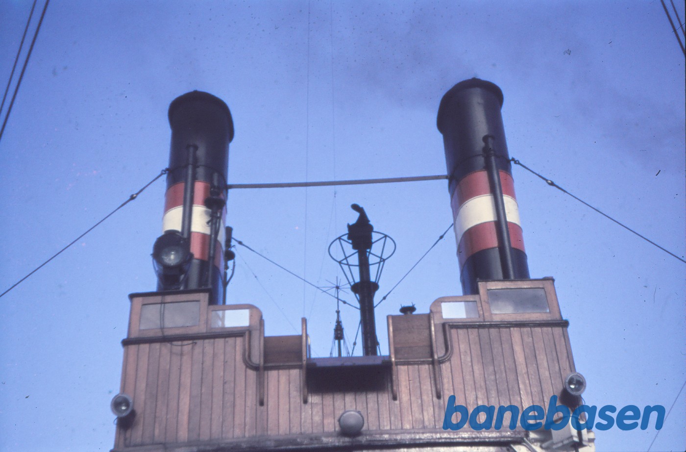Skorstene og kommandobro D/F Glyngøre Skorstene og kommandobro D/F Glyngøre