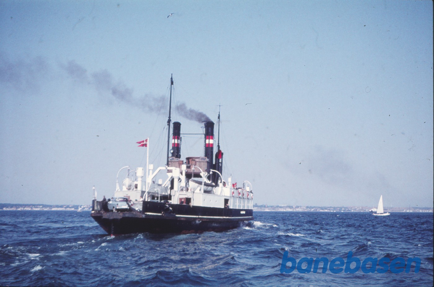 Jernbanefærgen mellem Helsingør og Helsingborg på vej ud af Helsingør havn Jernbanefærgen mellem Helsingør og Helsingborg på vej ud af Helsingør havn