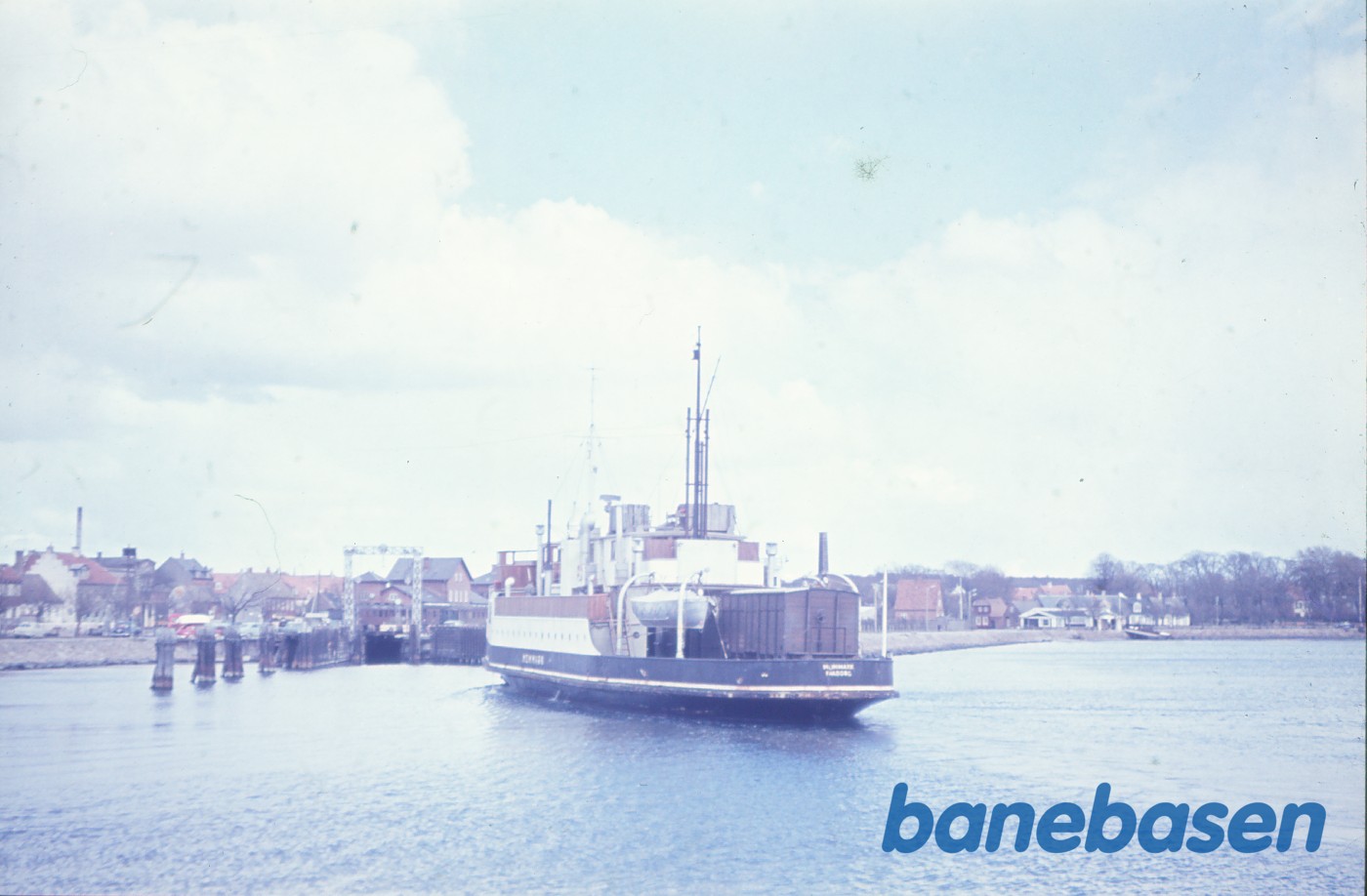 M/F Mommark M/F Mommark