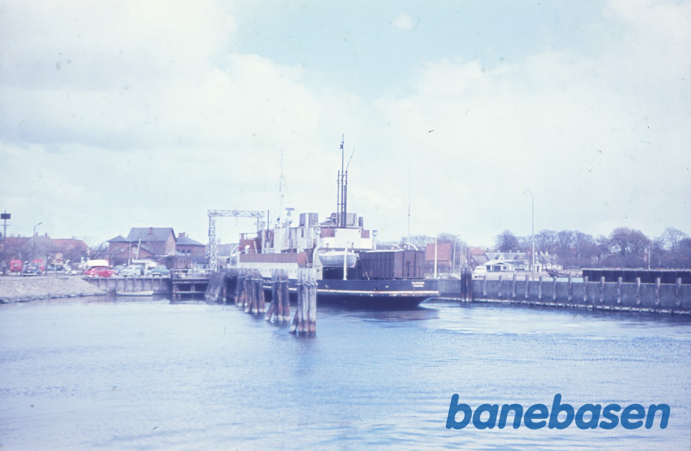 M/F Mommark M/F Mommark