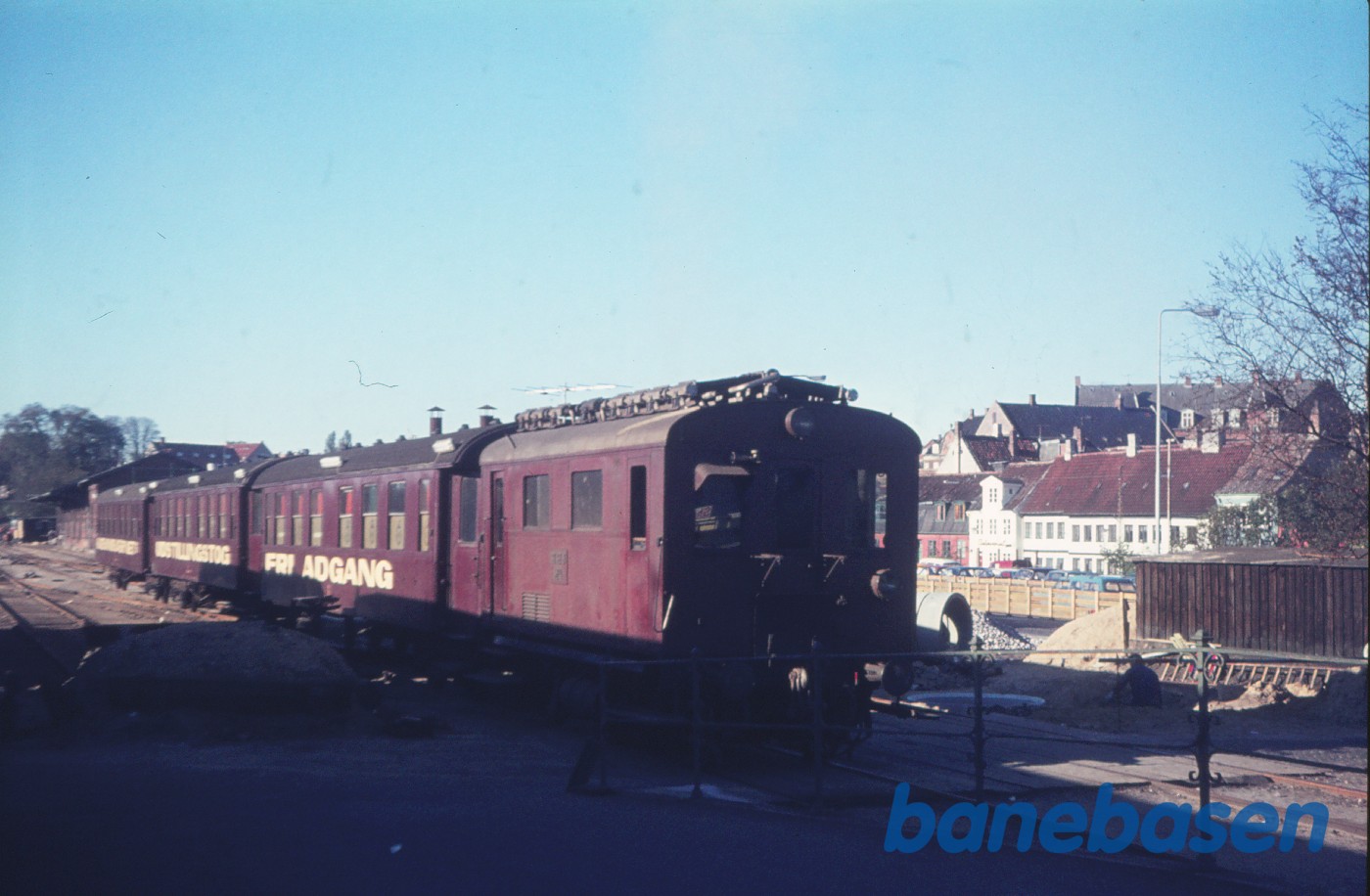 M 4 med Hjemmeværnets udstillingstog M 4 med Hjemmeværnets udstillingstog