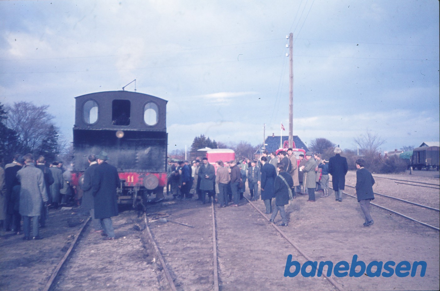 Damplokomotiv nr. 11 med udflugtstog for DJK, afsporet Damplokomotiv nr. 11 med udflugtstog for DJK, afsporet