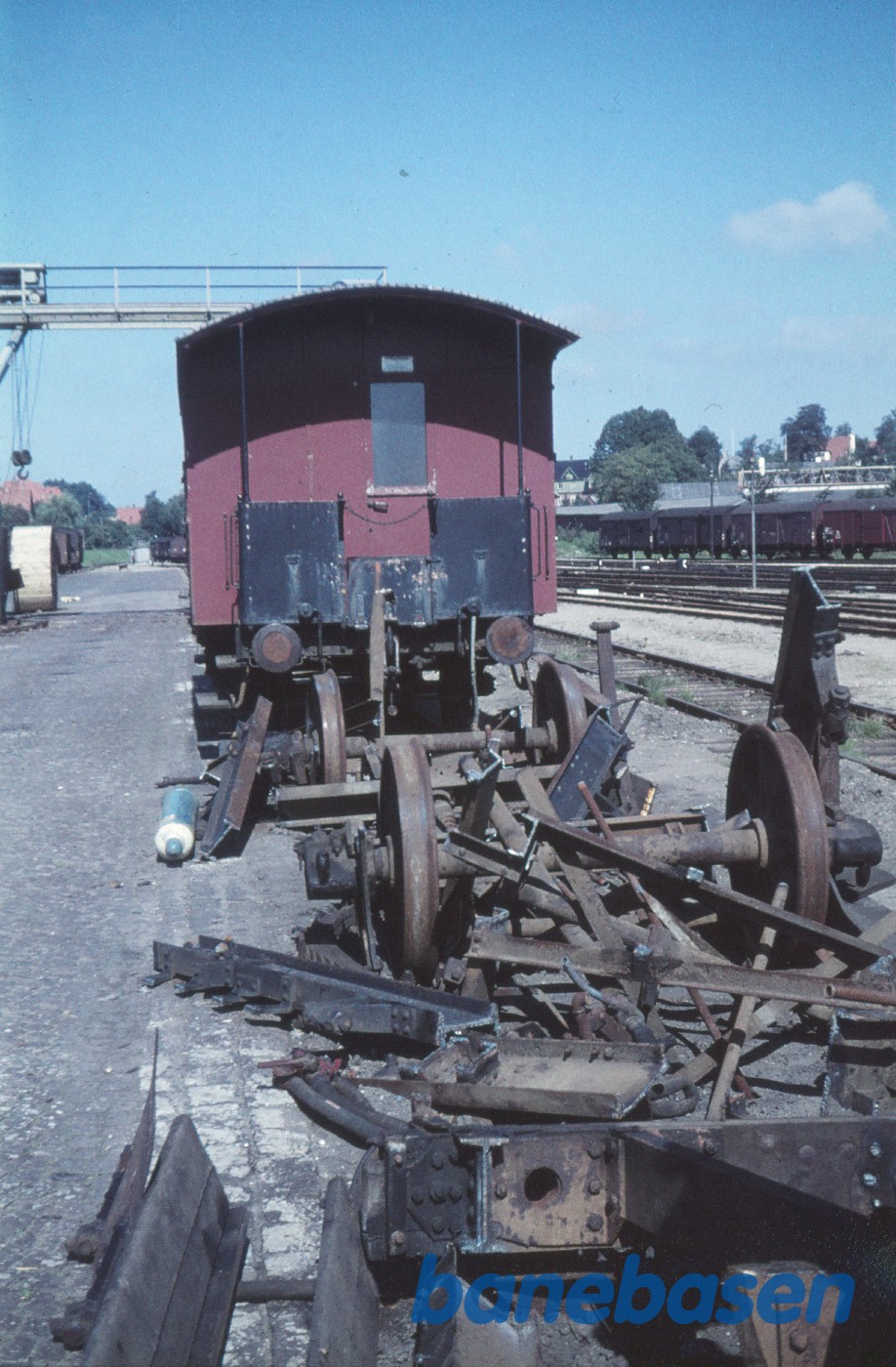 Rester af ophuggede personvogne Rester af ophuggede personvogne