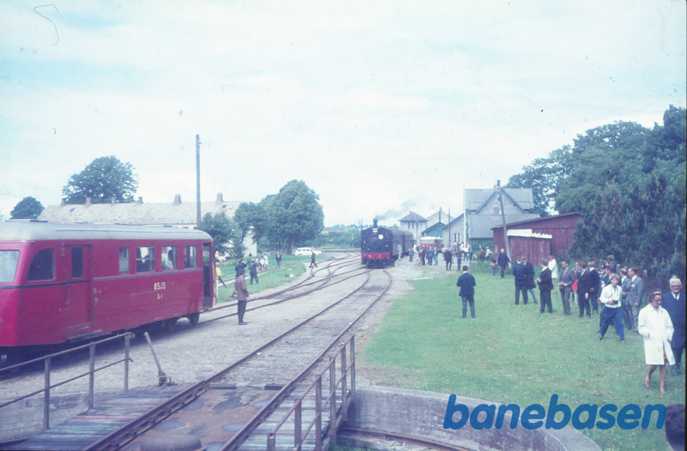 ØSJS nr. 7 med udflugtstog på ØSJS ØSJS nr. 7 med udflugtstog på ØSJS