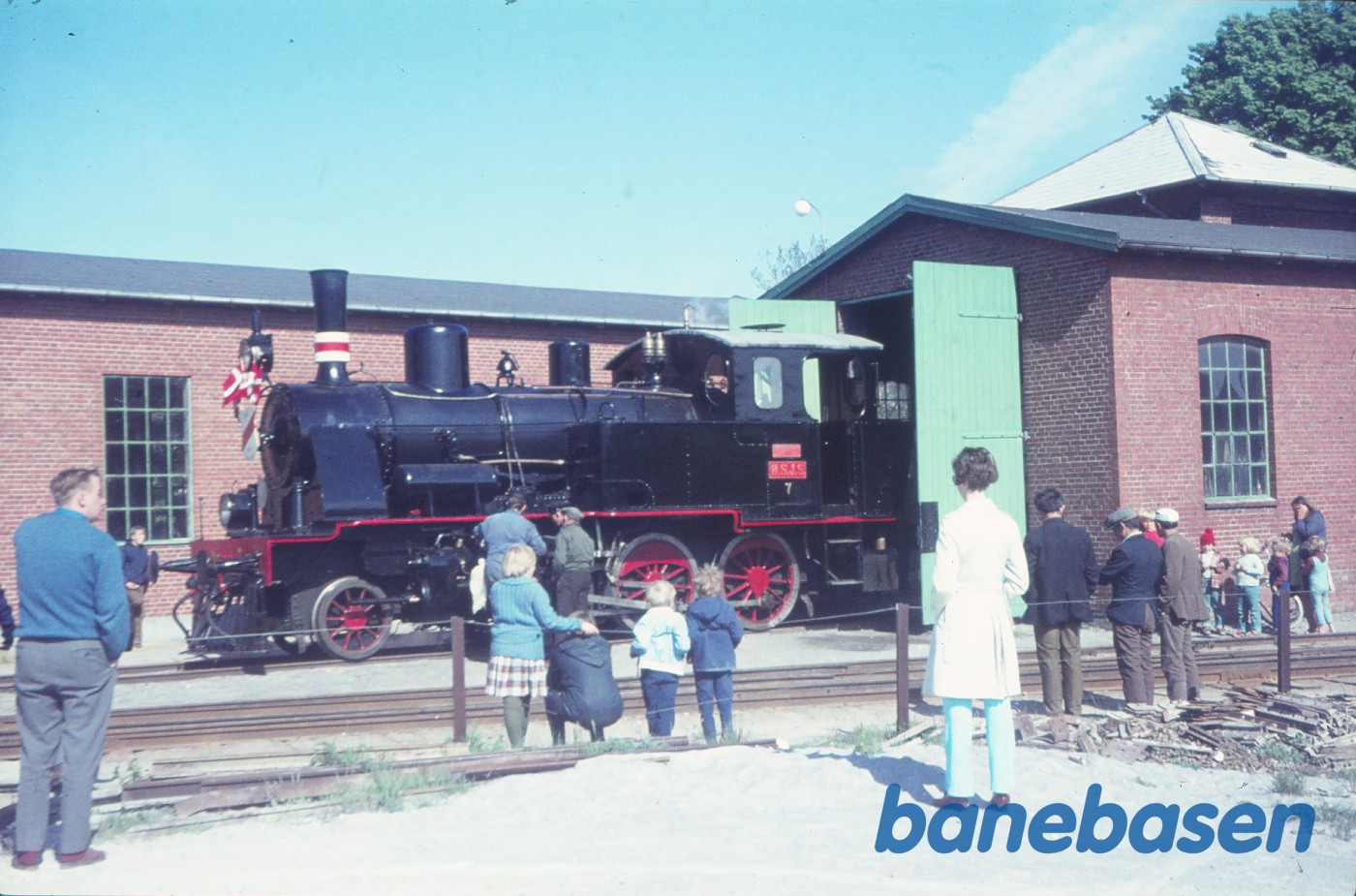 ØSJS nr. 7 pyntet i anledning af 60 år i Danmark og overdragelse til HgJK ØSJS nr. 7 pyntet i anledning af 60 år i Danmark og overdragelse til HgJK