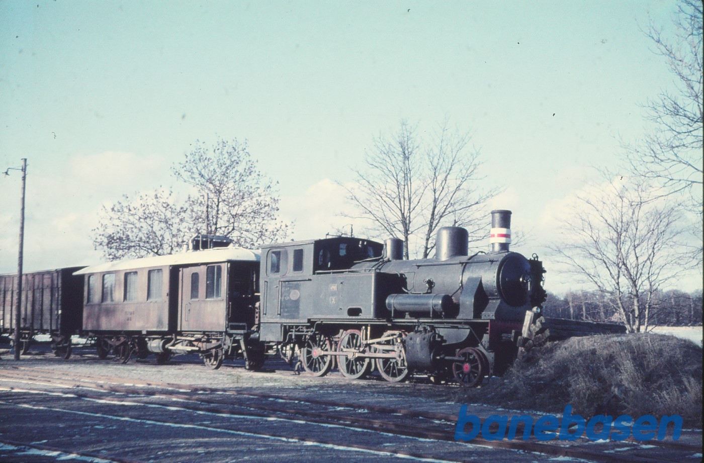 Damplokomotiv nr. 3 + motorvogn M 8 Damplokomotiv nr. 3 + motorvogn M 8