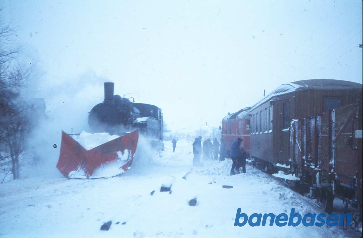 Damplokomotiv nr. 38 med sneplovtog Damplokomotiv nr. 38 med sneplovtog
