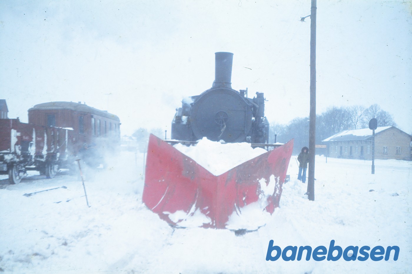 Damplokomotiv nr. 38 med sneplovtog Damplokomotiv nr. 38 med sneplovtog