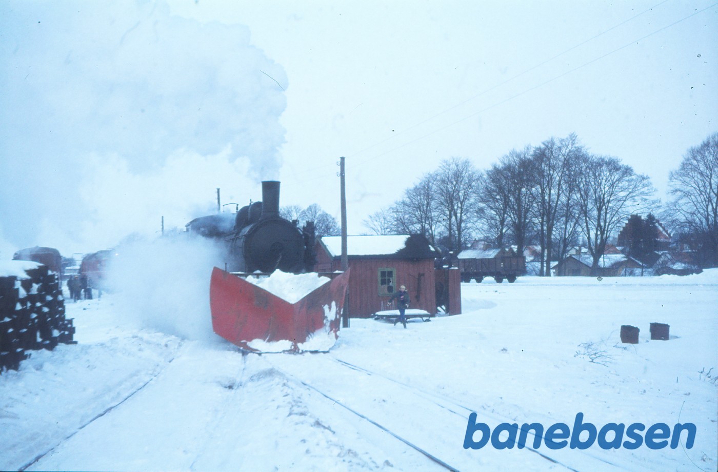 Damplokomotiv nr. 38 med sneplovtog Damplokomotiv nr. 38 med sneplovtog