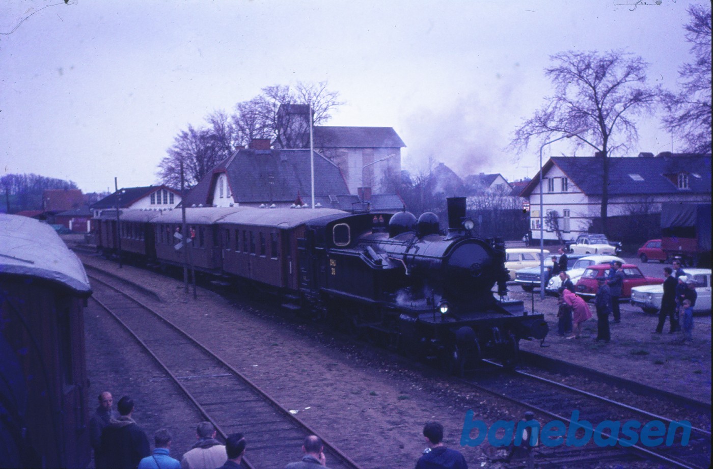 Damplokomotiv nr. 38 med udflugtstog (ikke 4-9-73 hollandsk jb.klub) Damplokomotiv nr. 38 med udflugtstog (ikke 4-9-73 hollandsk jb.klub)