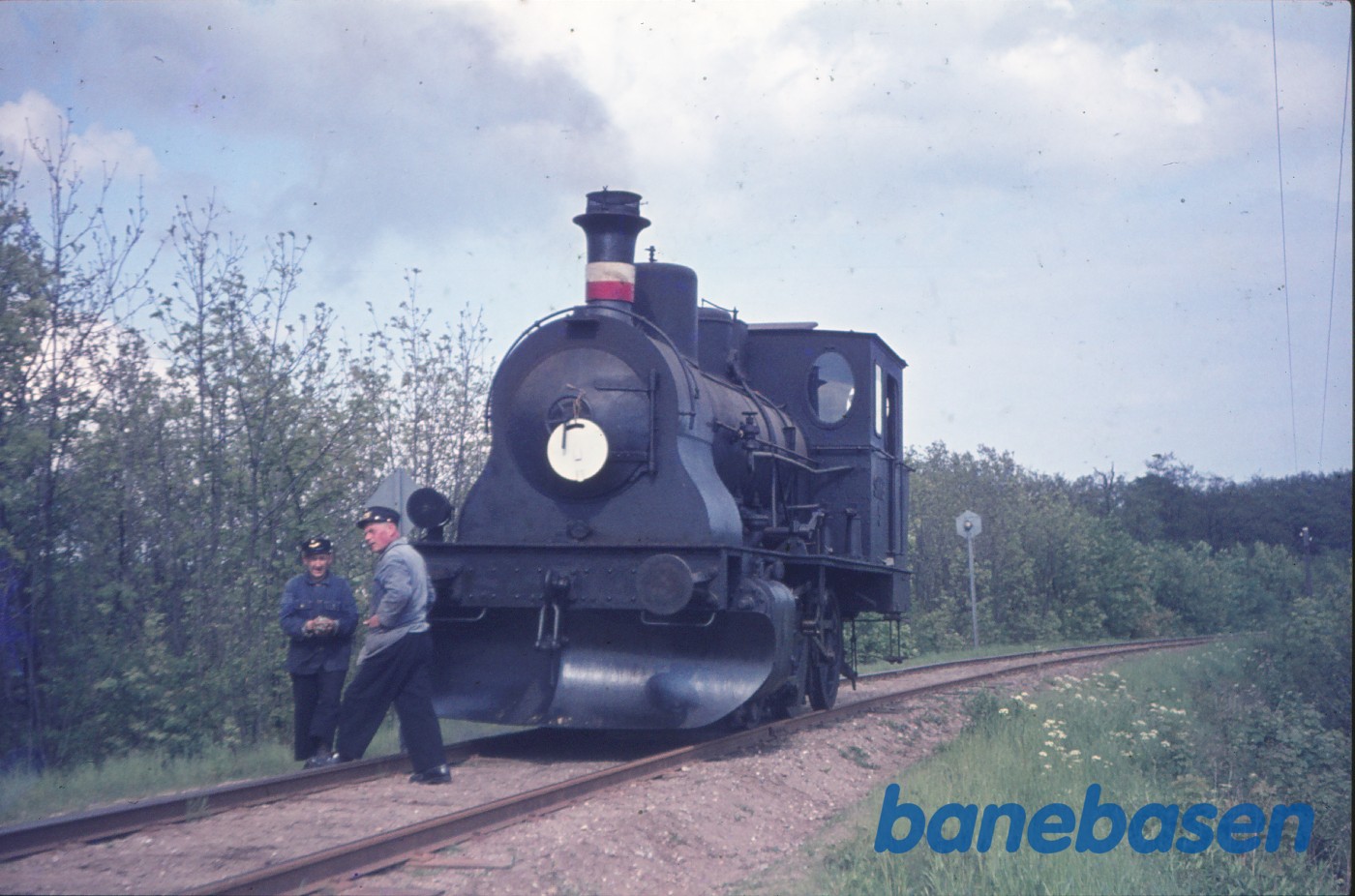 Damplokomotiv nr. 5 ved indkørslen til Nyk. F., på vej til udlån til DJK Damplokomotiv nr. 5 ved indkørslen til Nyk. F., på vej til udlån til DJK
