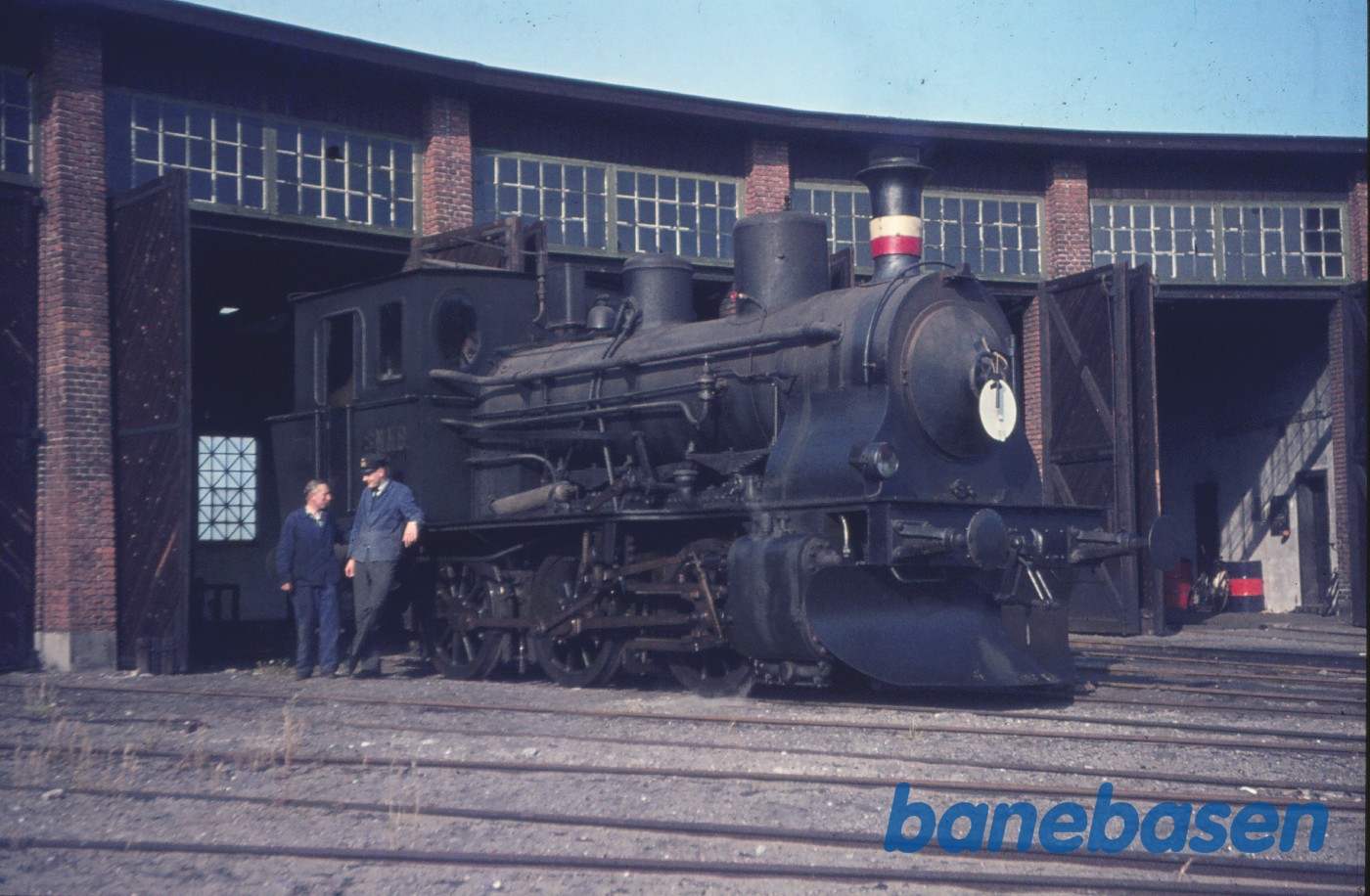 Damplokomotiv nr. 5 under udlån til DJK (Robert Jørgensen og Erik Hellesen) Damplokomotiv nr. 5 under udlån til DJK (Robert Jørgensen og Erik Hellesen)