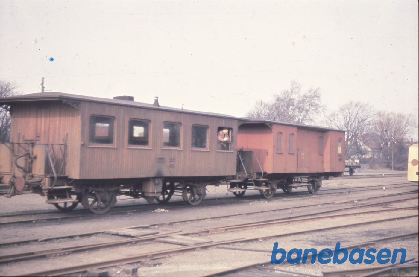 Personvogn C 31 + rejsegodsvogn E 42 Personvogn C 31 + rejsegodsvogn E 42