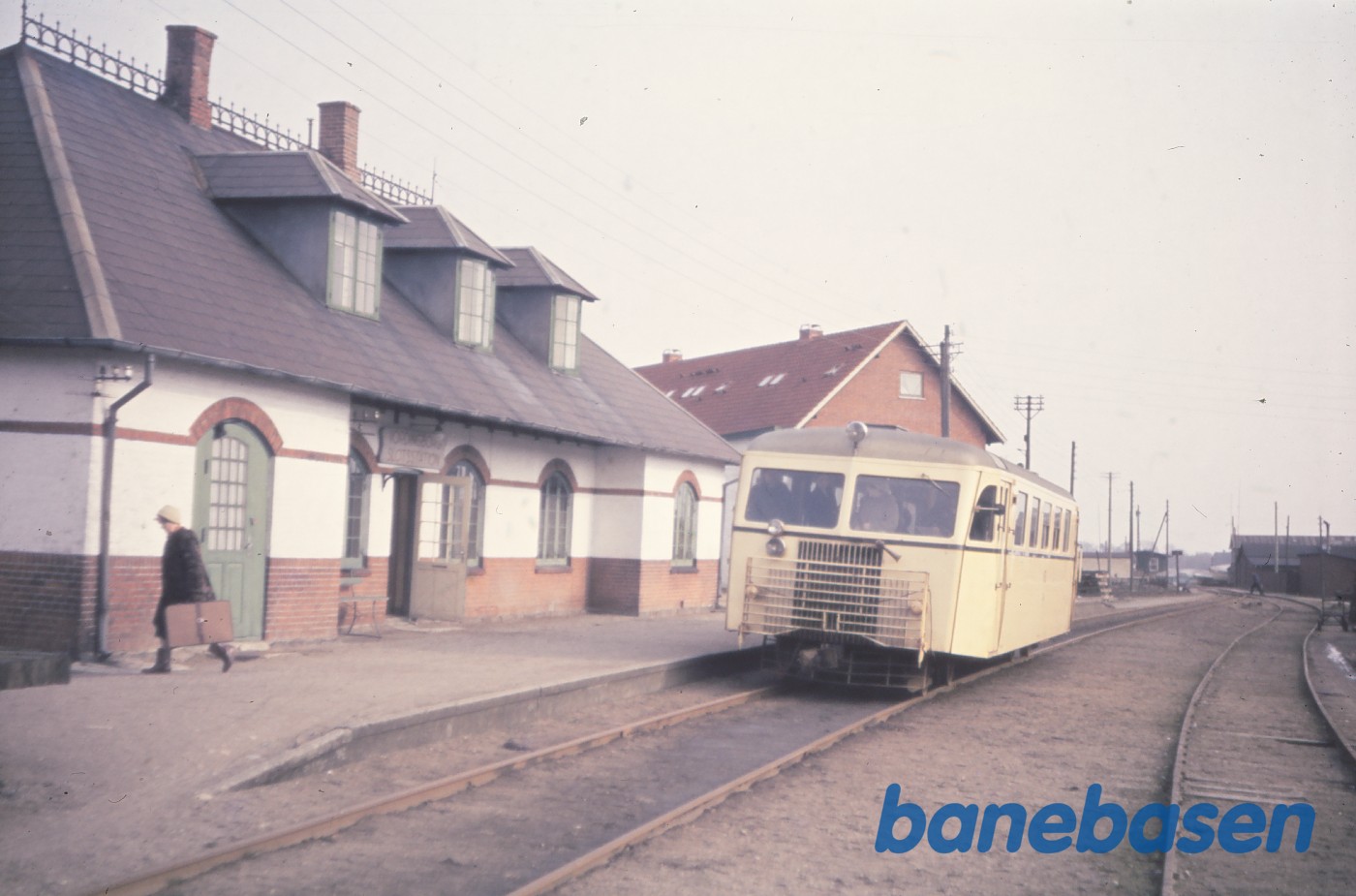 Vordingborg Slotsstation med SM 4 ved perron Vordingborg Slotsstation med SM 4 ved perron