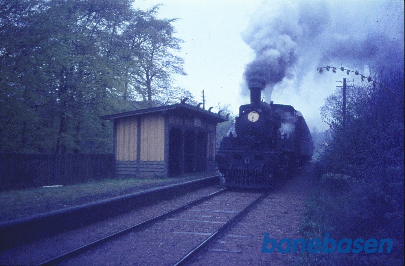 OKMJ nr. 14 med udflugtstog på SNB OKMJ nr. 14 med udflugtstog på SNB